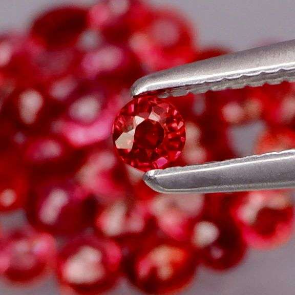 Glittering VS grade 2.56ct bright red Ruby set -UNTREATED!!!