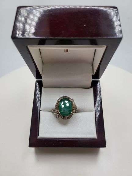 Extremely fine Victorian Emerald and diamonds ring