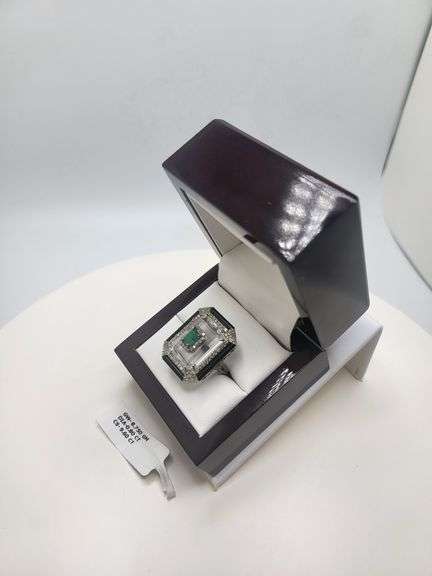 Extremely fine Victorian natural emerald, onyx and diamonds ring on silver