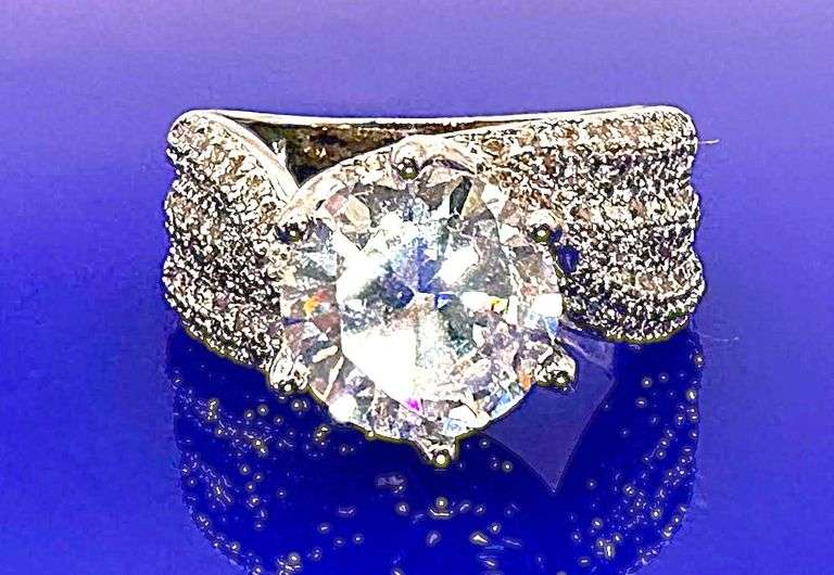 Ladies Large 4.5 Ct Sparkling White Simulated Lab Diamond Ring