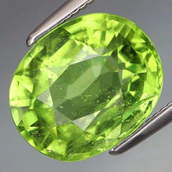 Brilliant green! Huge size! 4.02ct Vietnamese Peridot!