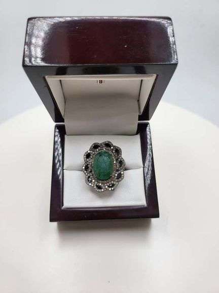 Extremely fine Victorian Emerald and diamonds ring