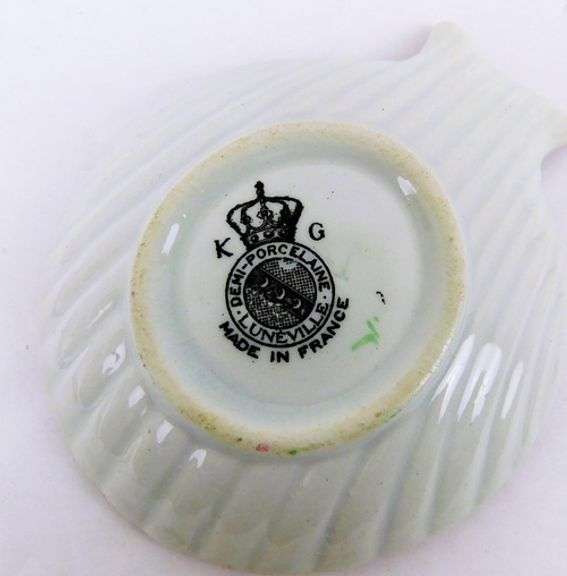 4 Vintage French Faience Oyster Shooters
