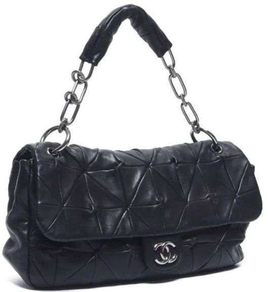 Chanel black lamb skin diamond quilting leather and chain shoulder bag
