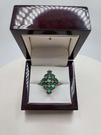 Extremely fine Victorian Emerald and diamonds ring