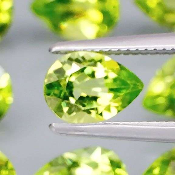 Fantastic 11.06ct 7x5mm pear cut Peridot set!