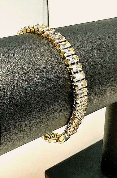 Sparkling 14.5 Ctw Lab Simulated Diamond 14 Kt Yellow Gold Plated Tennis Bracelet