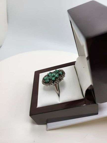 Extremely fine Victorian Emerald and diamonds ring
