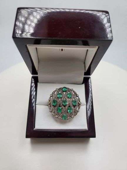 Extremely fine Victorian Emerald and diamonds ring