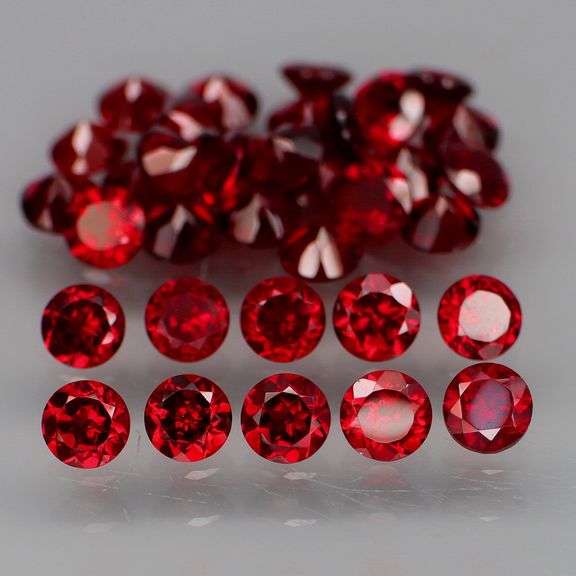 Outstanding 11.39ct top Mozambique red Garnet set!
