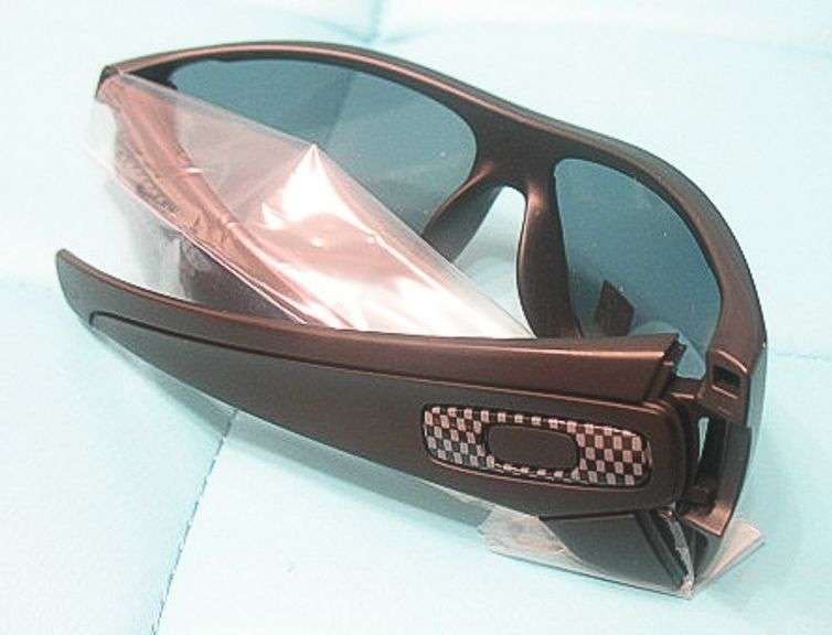 NEW OAKLEY POLARIZED BATWOLF SUNGLASSES