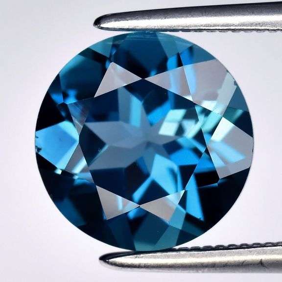 Top London blue! VVS grade 2.90ct Brazilian Topaz solitaire!