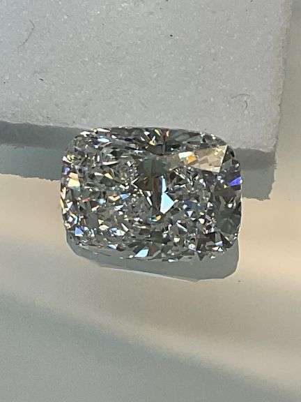 I.G.I CERTIFIED CUSHION CUT DIAMOND 2.87 CARAT