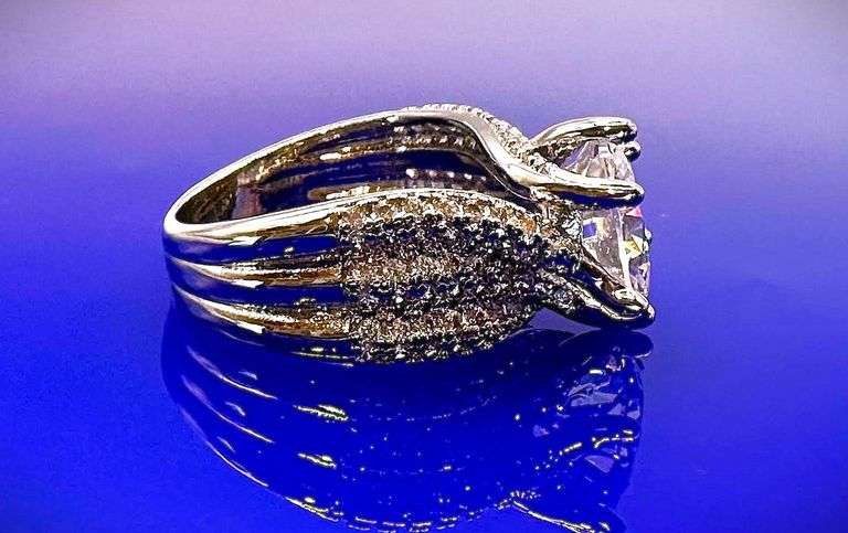 Ladies Large 4.5 Ct Sparkling White Simulated Lab Diamond Solitaire  Ring