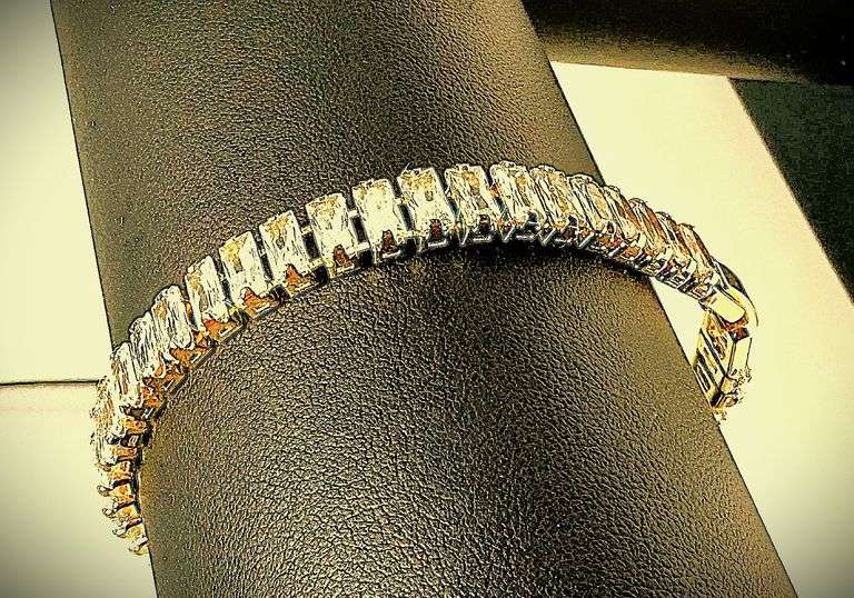 Sparkling 14.5 Ctw Lab Simulated Diamond 14 Kt Yellow Gold Plated Tennis Bracelet