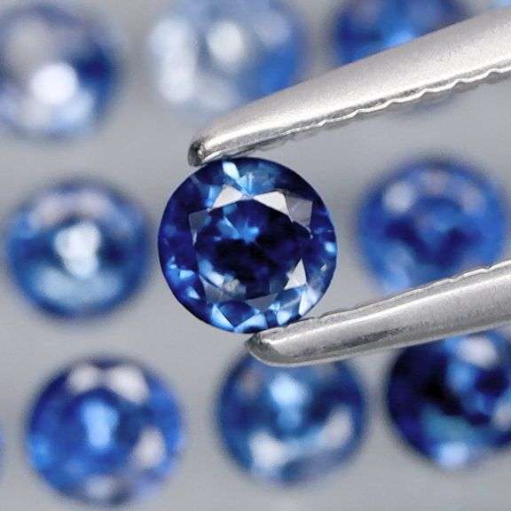 Diamond cut! 2.70ct top blue sapphire set!