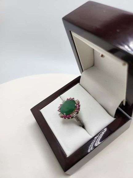 Extremely fine Victorian Emerald and diamonds ring