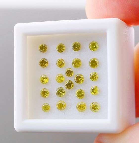Glittering 1.20ct set of dandelion yellow Diamonds!