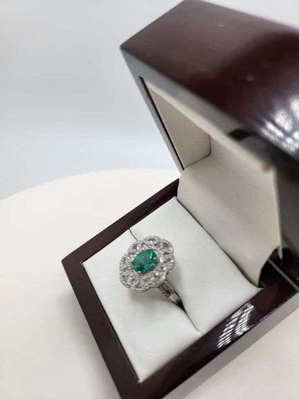 Extremely fine Victorian Emerald and diamonds ring