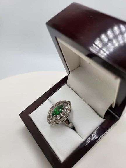 Extremely fine Victorian Emerald and diamonds ring