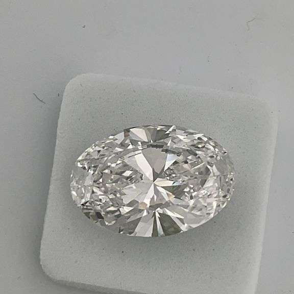I.G.I CERTIFIED 2.10 CARAT OVAL SHAPED DIAMOND