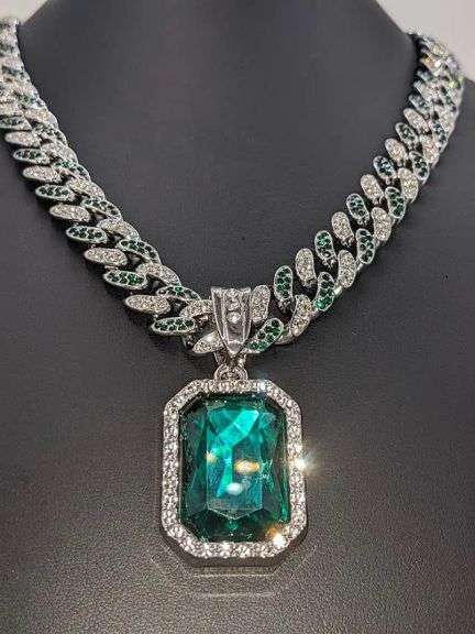14 K White Gold Plated Simulated Emerald Pendant Necklace