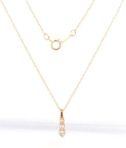 14kt Yellow gold 0.15ctw diamond graduated 3 stone pendant on chain