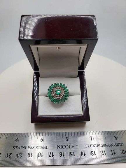 Extremely fine Victorian Emerald and diamonds ring