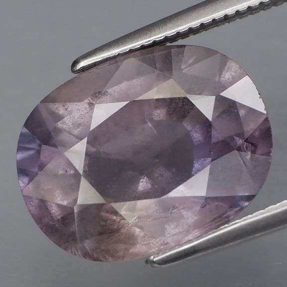 Huge! Color shifting! Untreated! 6.53ct Sapphire!