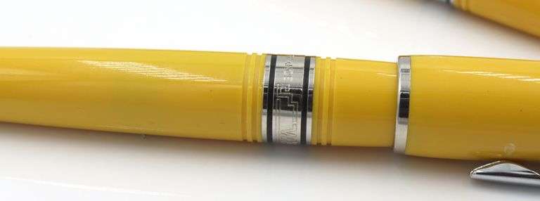 Waterman rare charlston yellow 18kt fountian pen and ball point pen set