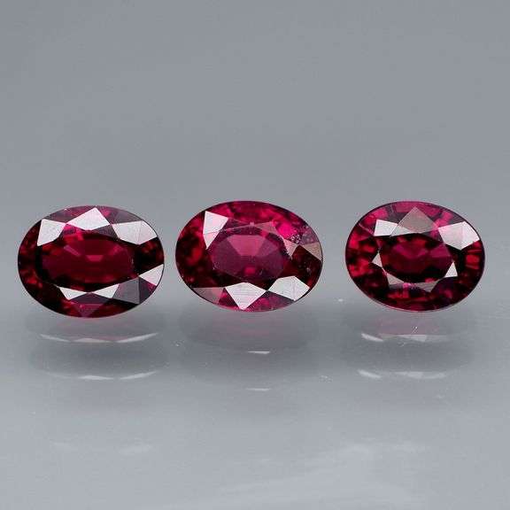 Outstanding color! 6.08ct real violet red Rhodolite Garnet set!!