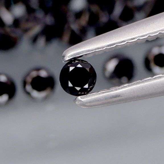 Diamond black! 2.28ct set of 2mm untreated Spinels!