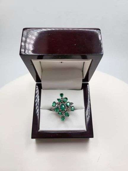 Extremely fine Victorian Emerald and diamonds ring