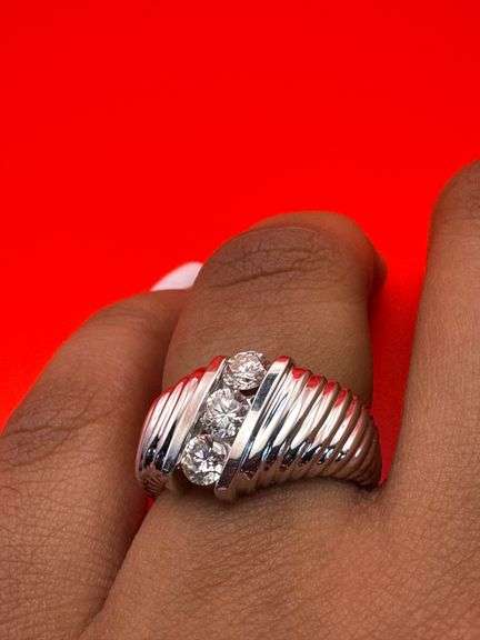 14K White Gold Round Brilliant Cut Ring 1.10ct