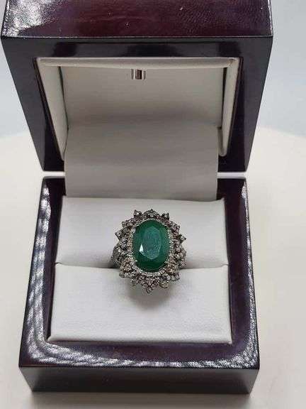 Extremely fine Victorian Emerald and diamonds ring