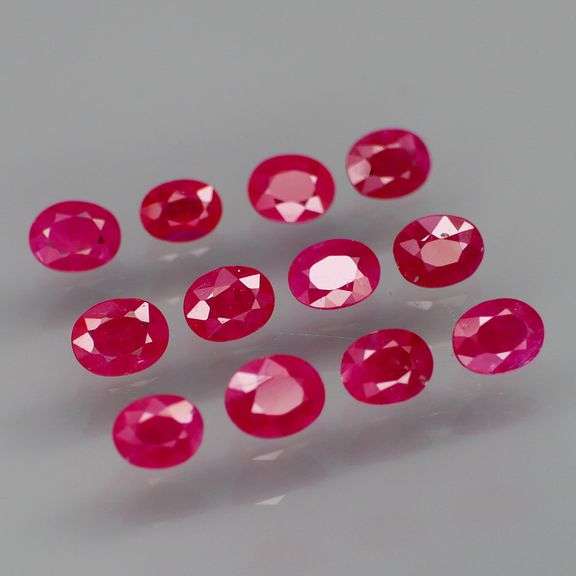 Collectors 3.77ct PIGEONS BLOOD Burmese Ruby set!!!