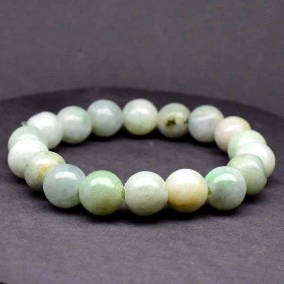 Stunning! 148.70 carats of natural Jade! Ready to wear!