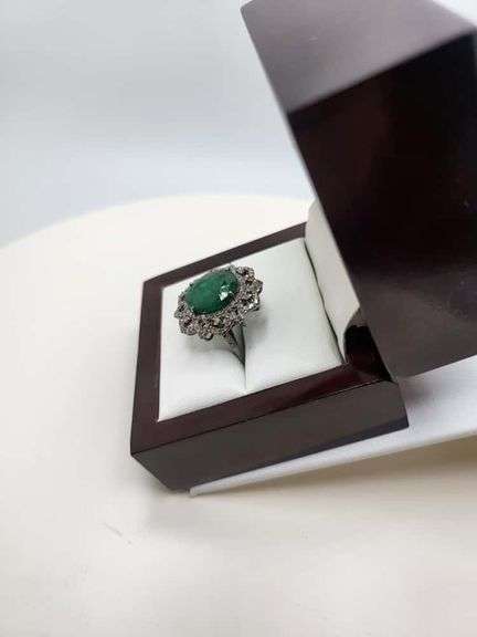 Extremely fine Victorian Emerald and diamonds ring