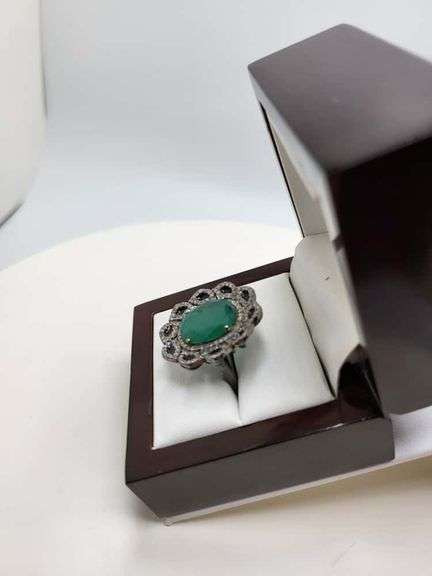 Extremely fine Victorian Emerald and diamonds ring