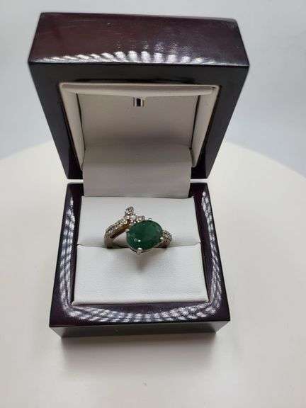 Extremely fine Victorian Emerald and diamonds ring