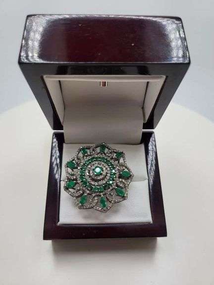 Extremely fine Victorian Emerald and diamonds ring