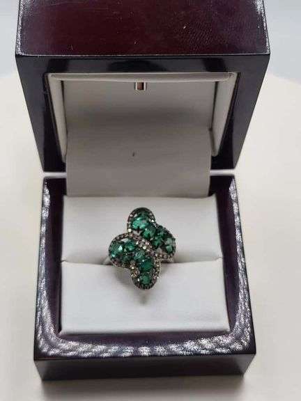 Extremely fine Victorian Emerald and diamonds ring