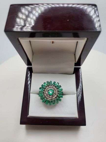 Extremely fine Victorian Emerald and diamonds ring
