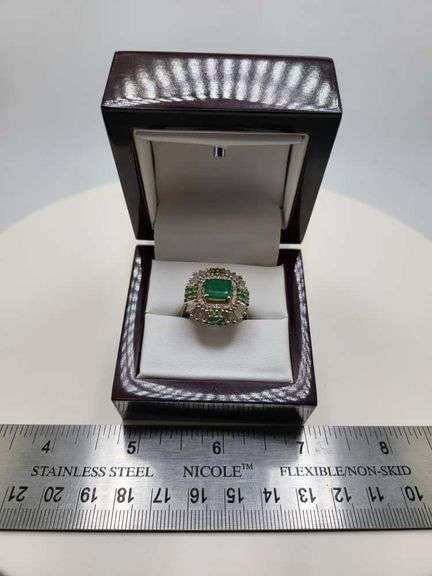 Extremely fine Victorian Emerald and diamonds ring