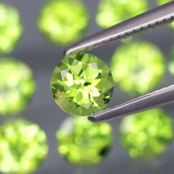 Superb 5.88ct high fire VS Peridot set -UNTREATED!!!