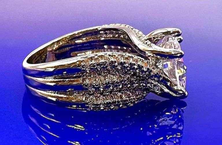 Ladies Large 4.5 Ct Sparkling White Simulated Lab Diamond Ring