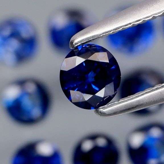 Diamond cut! 2.90ct top blue sapphire set!