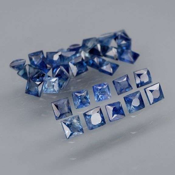 Heated only! 3.08ct royal blue Sapphire set