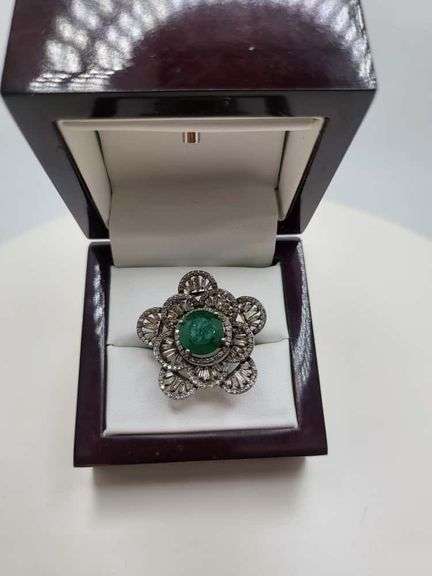 Extremely fine Victorian Emerald and diamonds ring