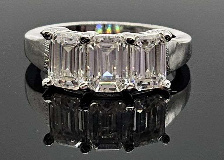 Sparkling 3.05 Ct Eye Cleajnj White Fire Mossanite Ring